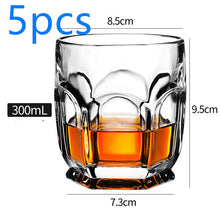 Lade das Bild in den Galerie-Viewer, Whisky Gläser

