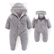 Lade das Bild in den Galerie-Viewer, Baby Fleece Strampler
